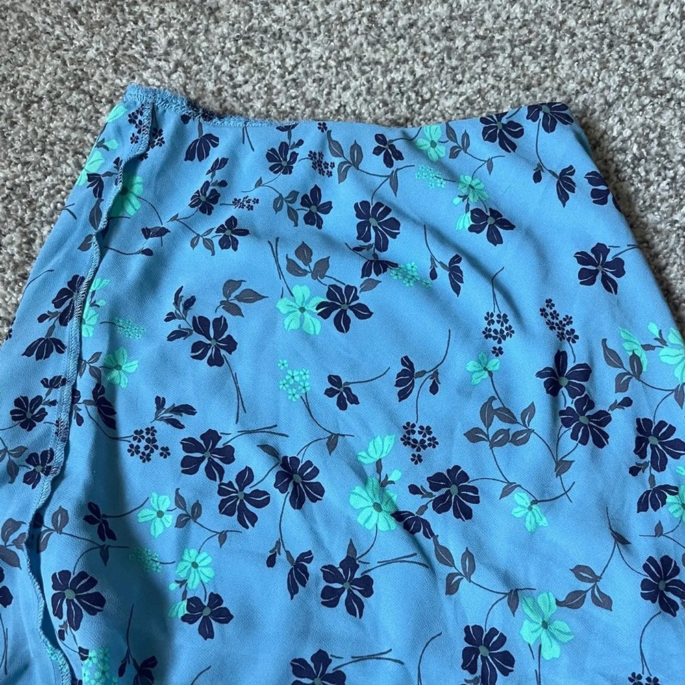 Blue flower mini skirt 
Size xs